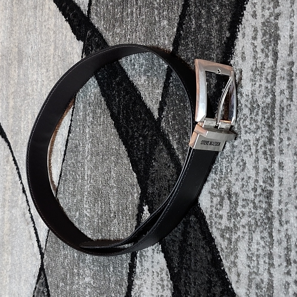 STEVE MADDEN REVERSIBLE BLACK/BROWN SILVER BUCKLE SIZE 34